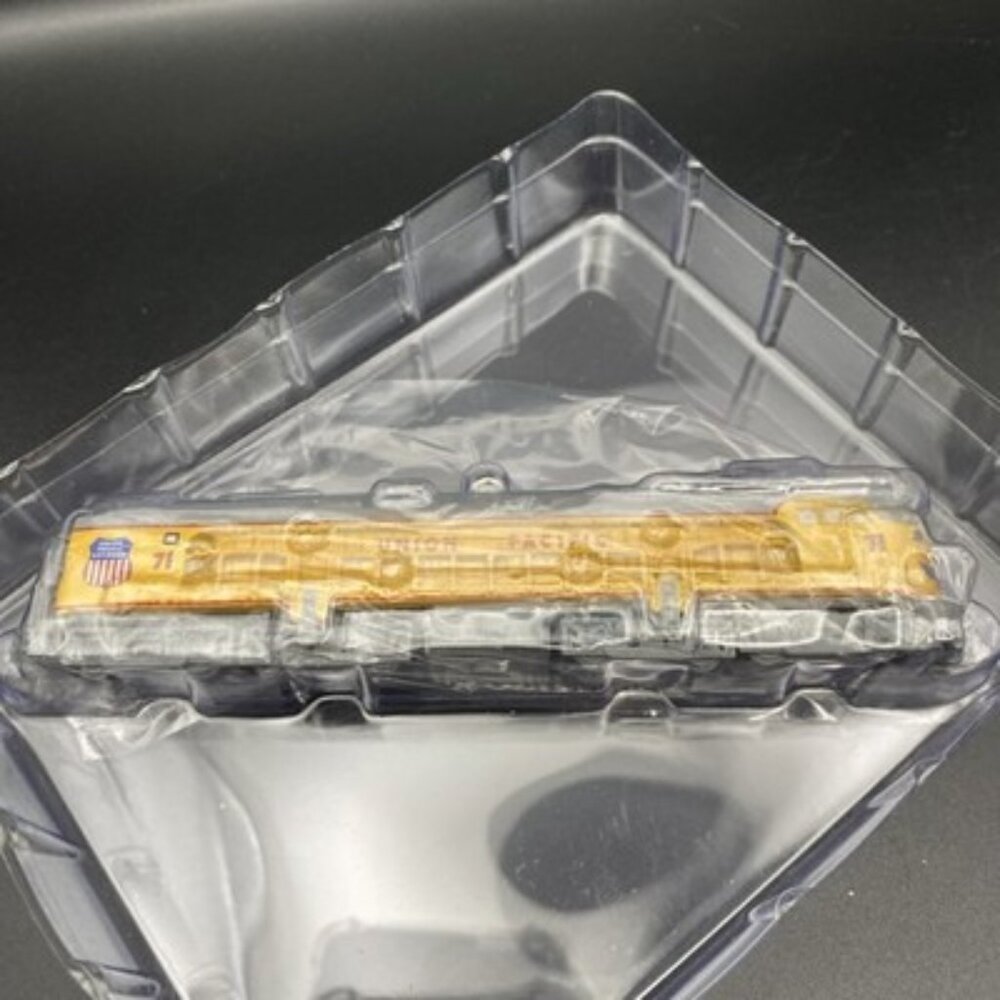 NIB Hallmark Lionel Union Pacific Veranda Turbine Locomotive 2006 Ornament - Picture 5 of 7